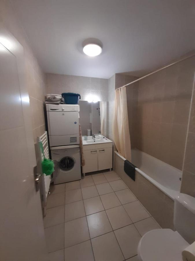 1 Chambres Pour 2 Personnes Avec 2 Salles De Bains Communes Chez L'Habitant Lognes Ngoại thất bức ảnh